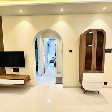 Peacock Palace 2Bhk Modern Ac Flat In Baner 푸네 외부 사진