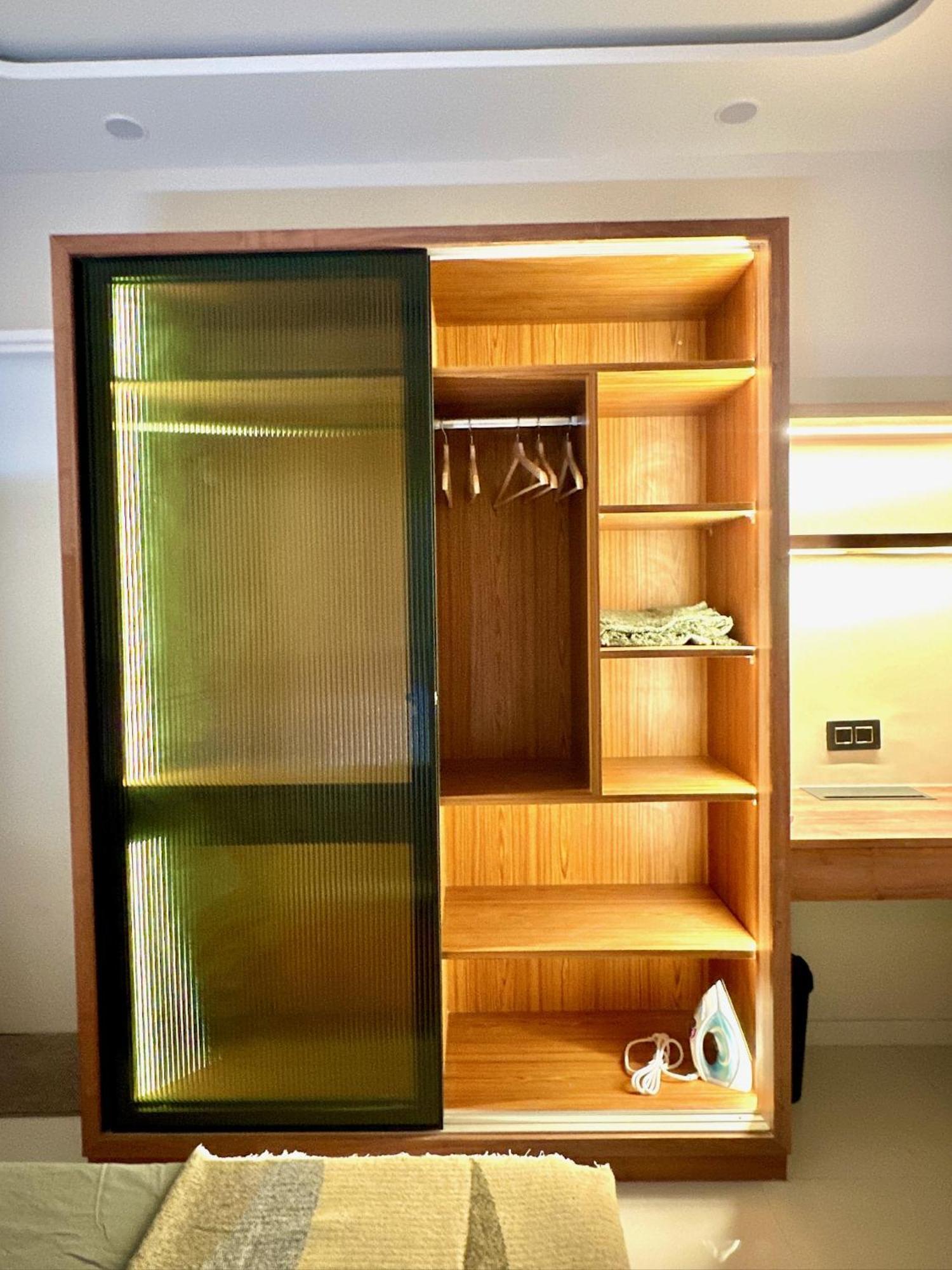 Peacock Palace 2Bhk Modern Ac Flat In Baner 푸네 외부 사진