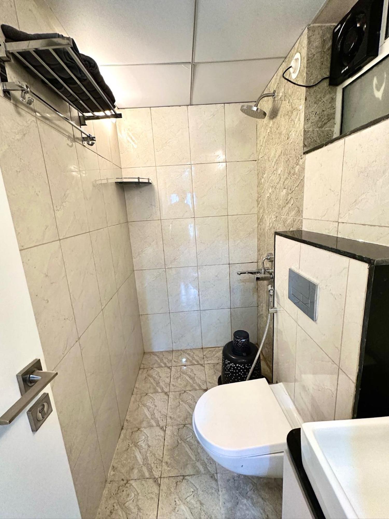 Peacock Palace 2Bhk Modern Ac Flat In Baner 푸네 외부 사진