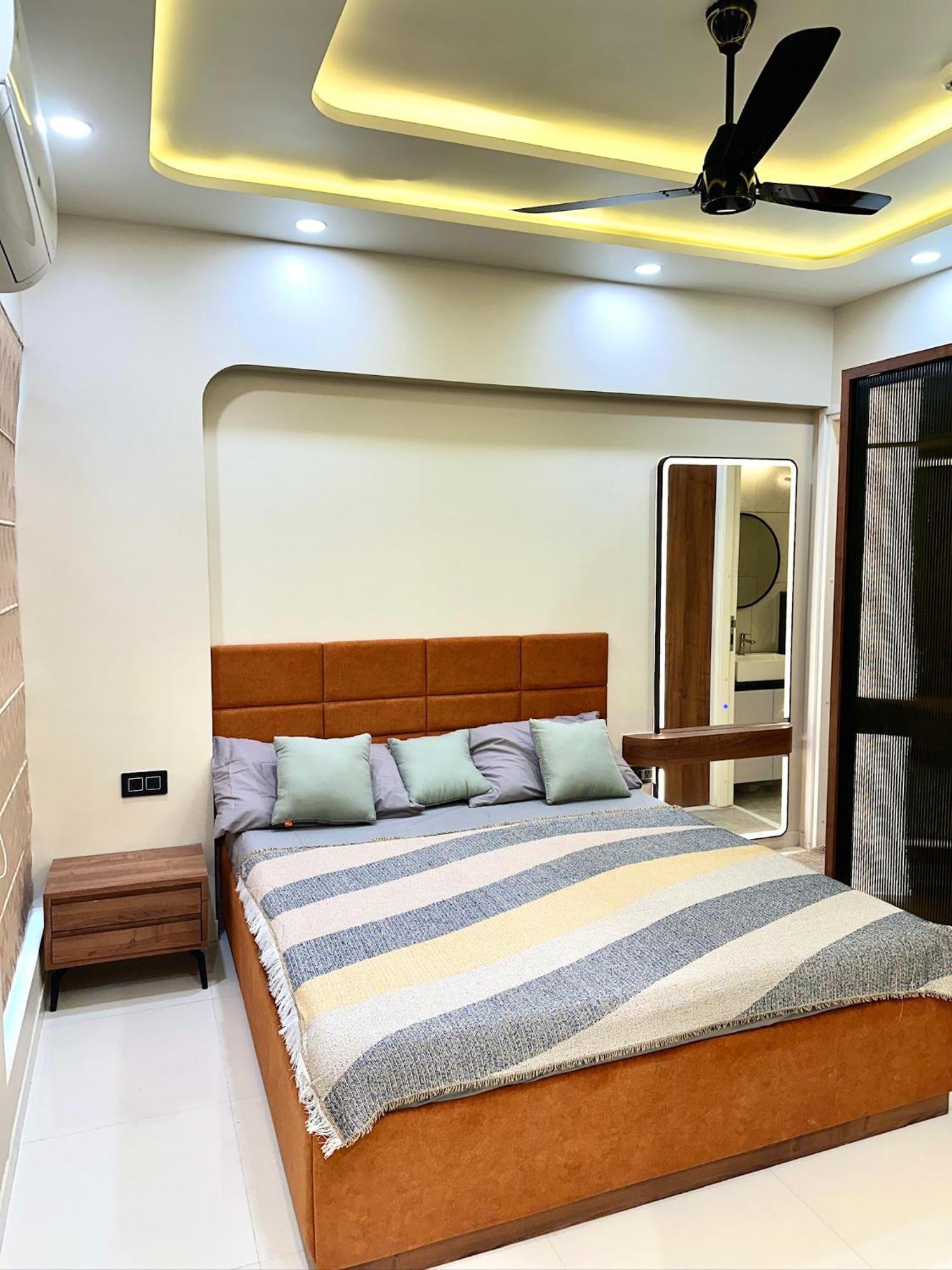 Peacock Palace 2Bhk Modern Ac Flat In Baner 푸네 외부 사진